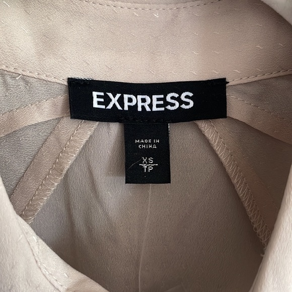 Express Ruffle Shoulder Short/Cap Sleeve Button-Up Shirt - Picture 5 of 10